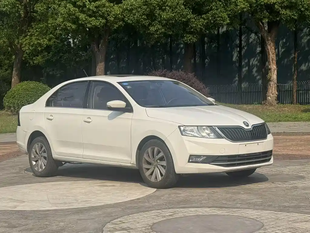 Rapid 1.6 L Auto Comfort