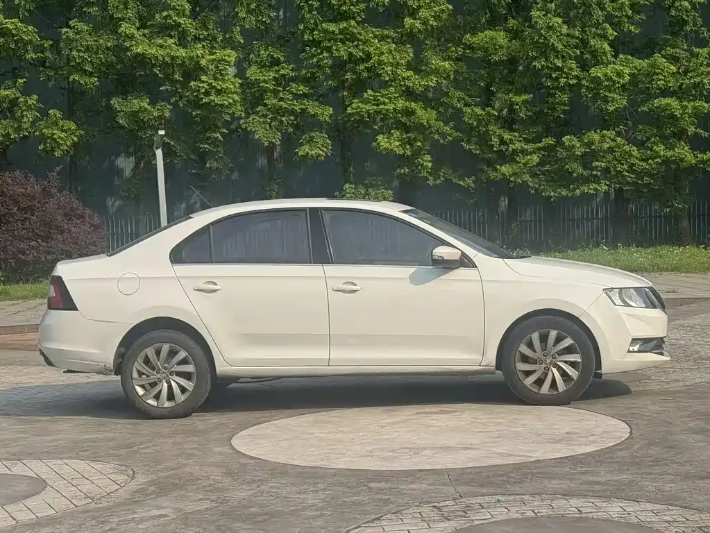 Rapid 1.6 L Auto Comfort