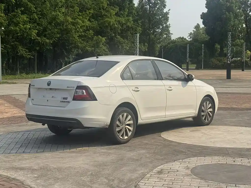 Rapid 1.6 L Auto Comfort