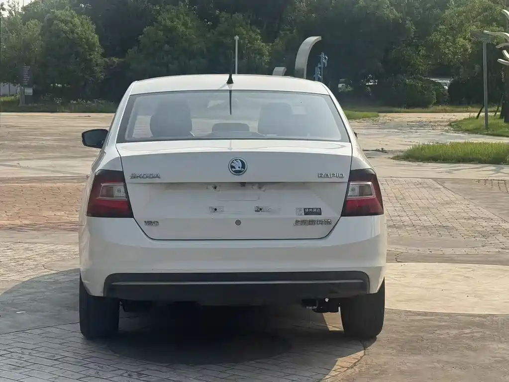 Rapid 1.6 L Auto Comfort