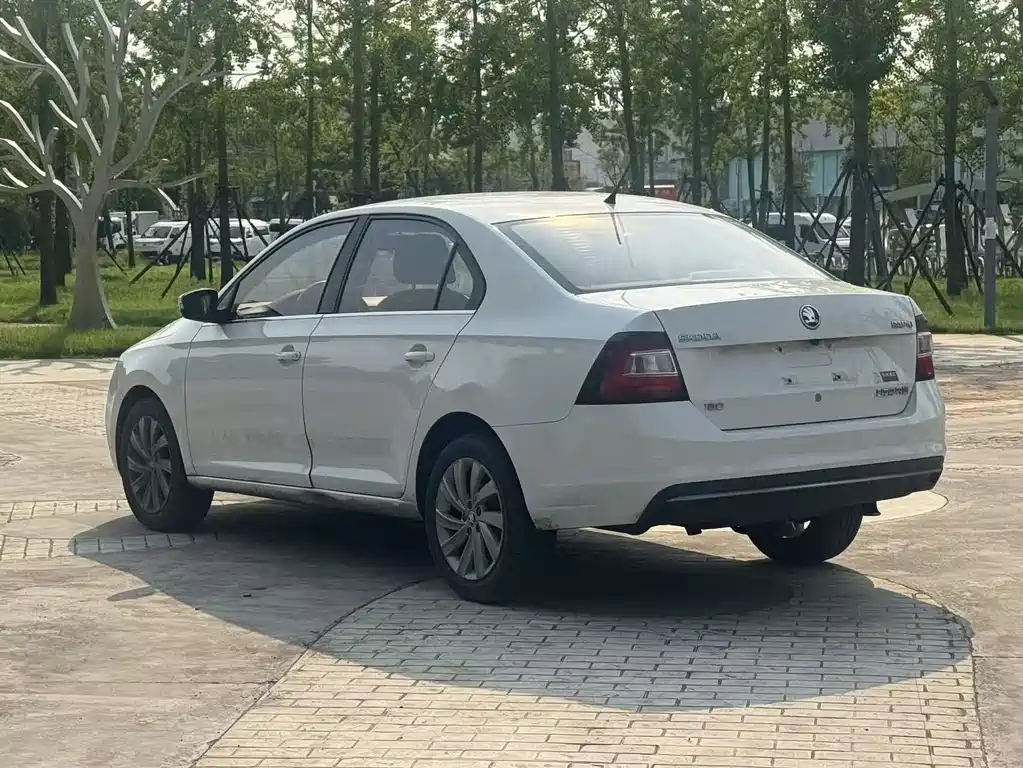 Rapid 1.6 L Auto Comfort