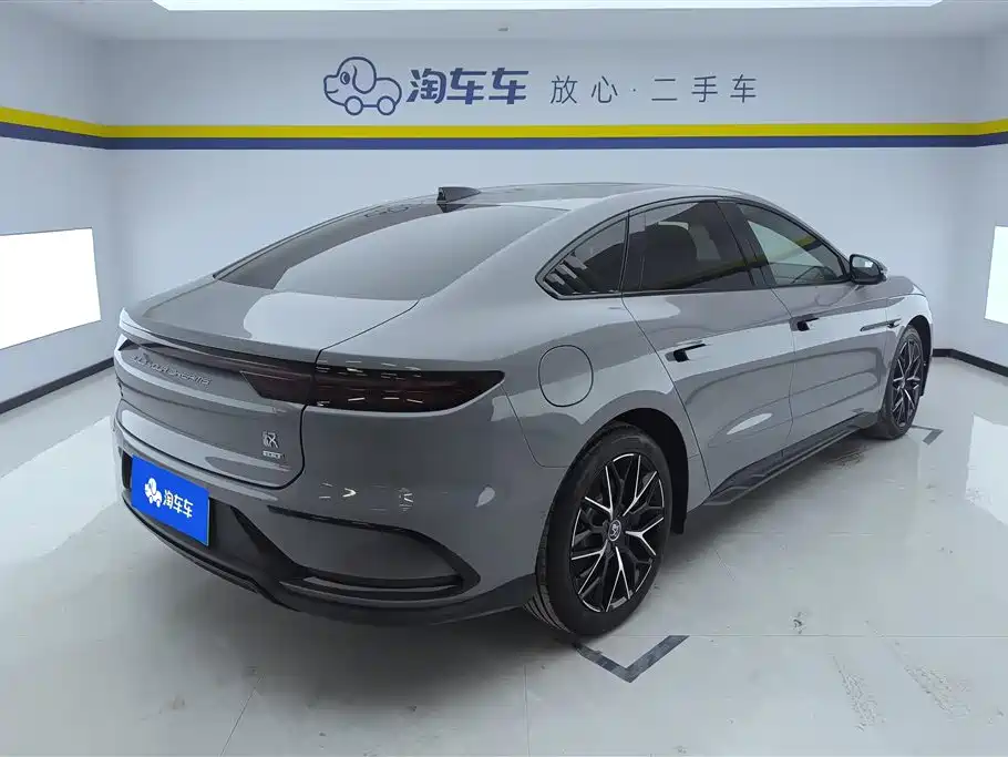 Han DM-i Smart Drive 125 KM Honored