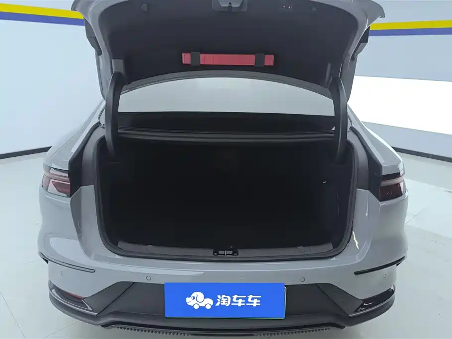 Han DM-i Smart Drive 125 KM Honored