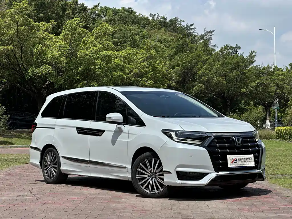 Elysion 2.0 L e:HEV Luxury