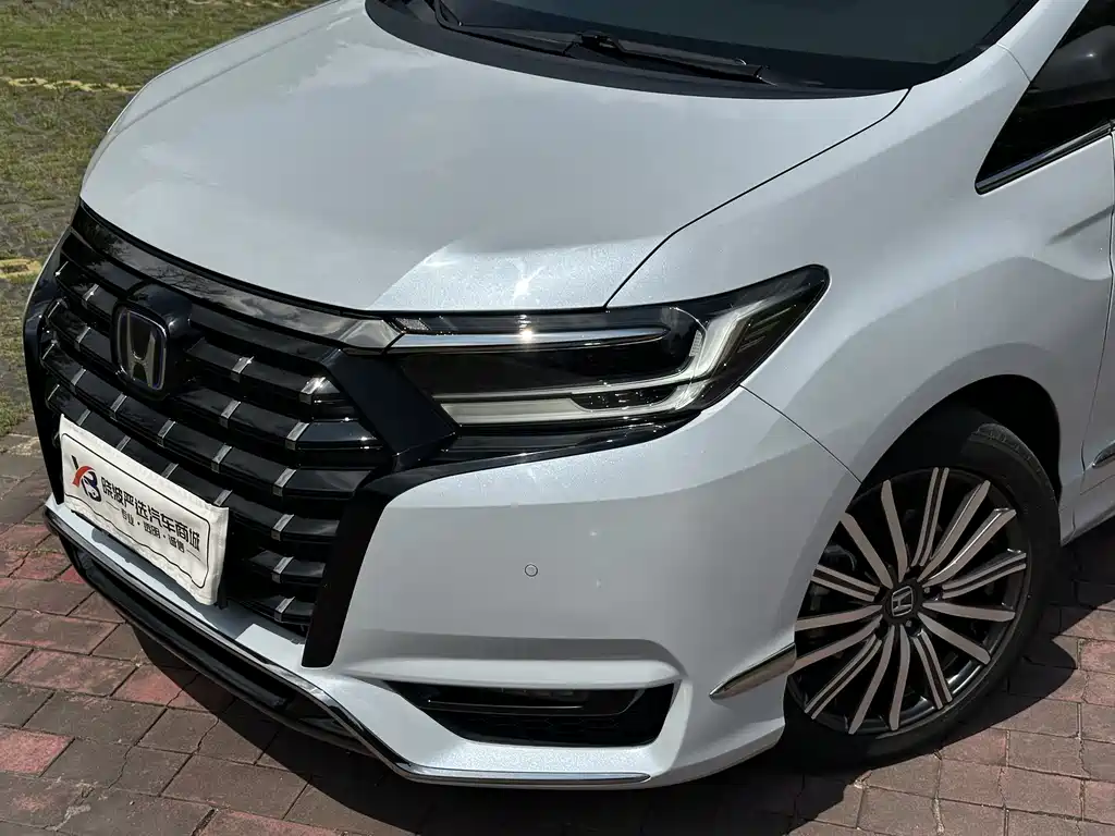 Elysion 2.0 L e:HEV Luxury