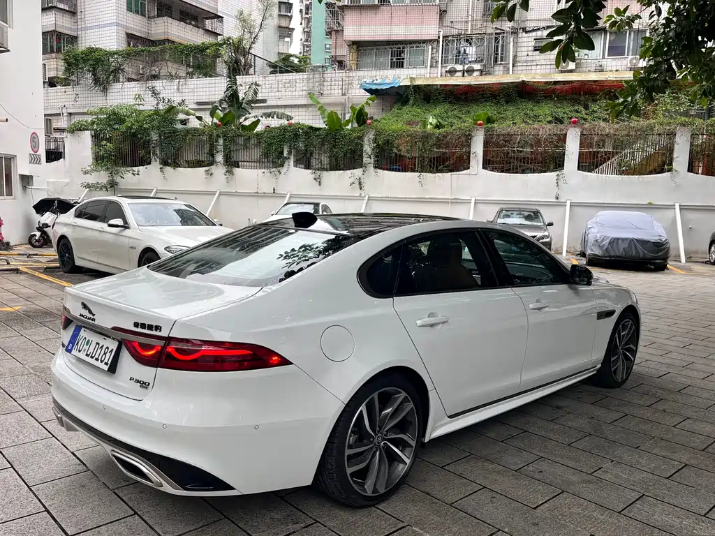 Jaguar XFL 2.0 T P300 4 WD Flagship Sport Gilt