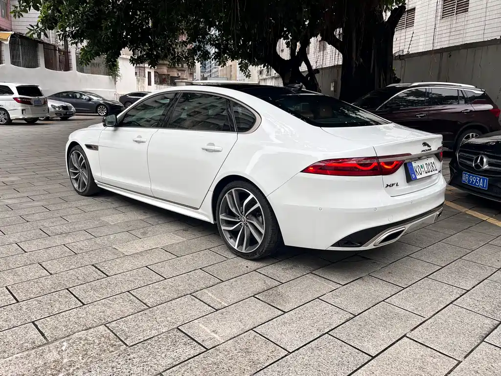 Jaguar XFL 2.0 T P300 4 WD Flagship Sport Gilt