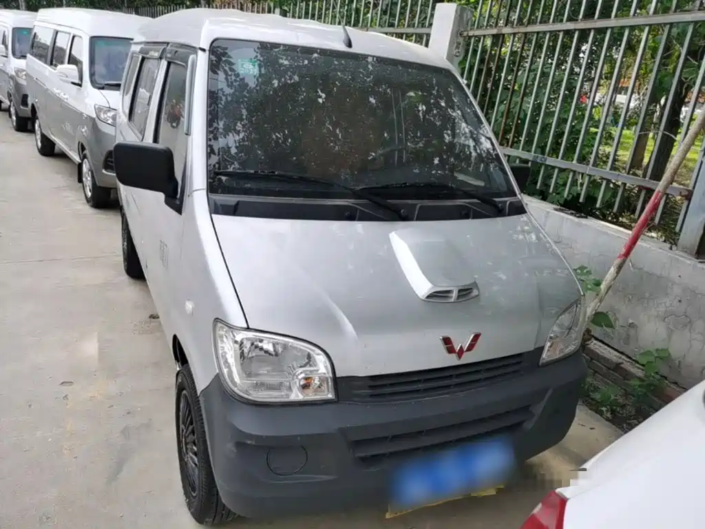 Wuling Zhiguang 1.5 L Utility 5 7-seat