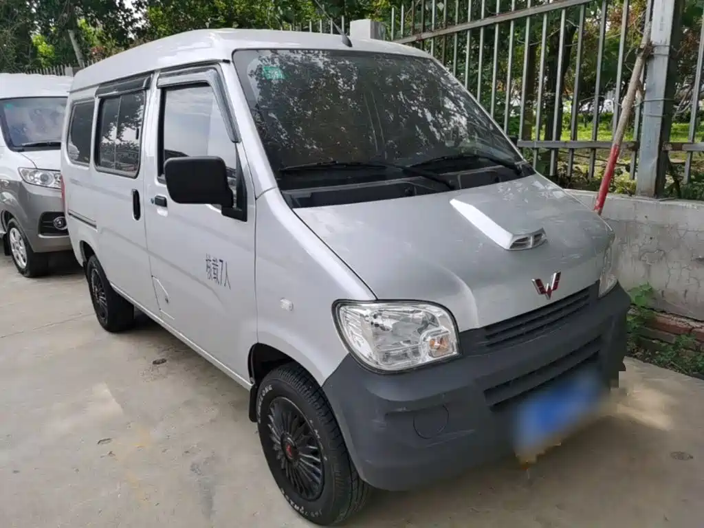 Wuling Zhiguang 1.5 L Utility 5 7-seat