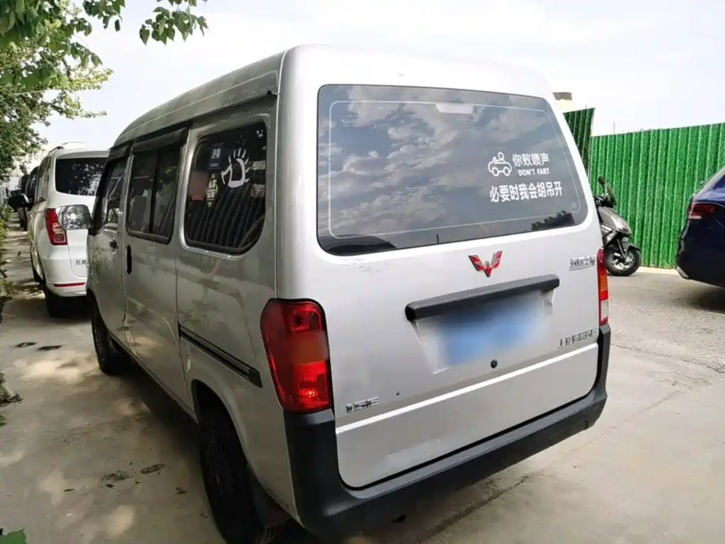 Wuling Zhiguang 1.5 L Utility 5 7-seat