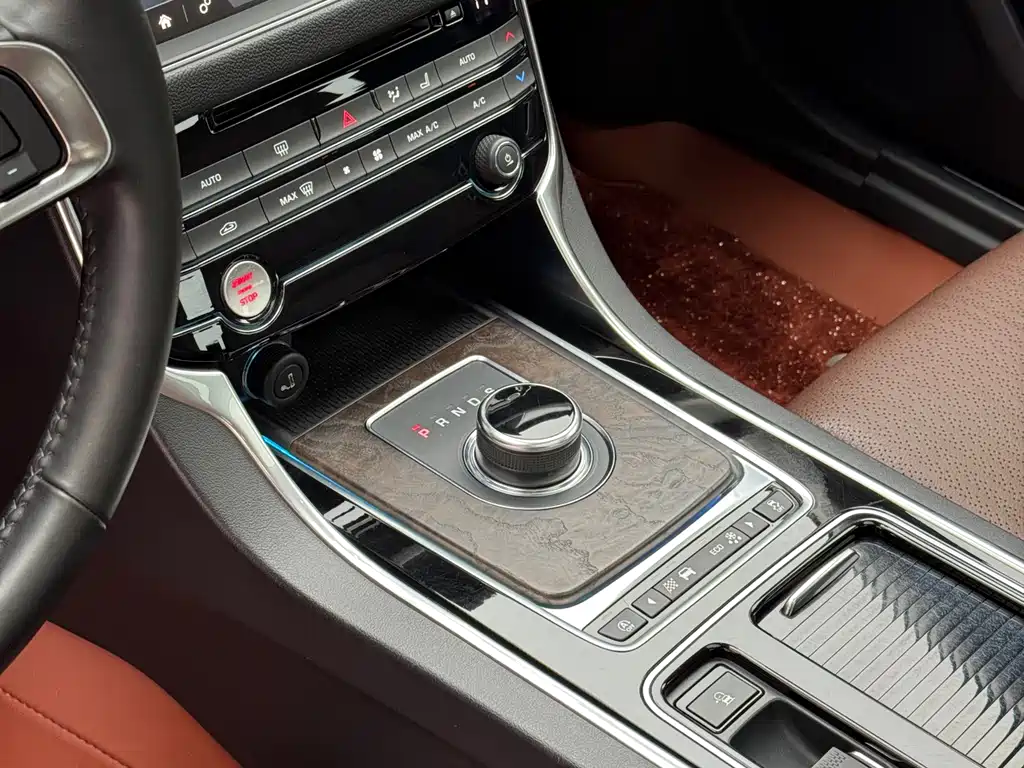 Jaguar XFL XFL 2.0 T 250 PS Premium