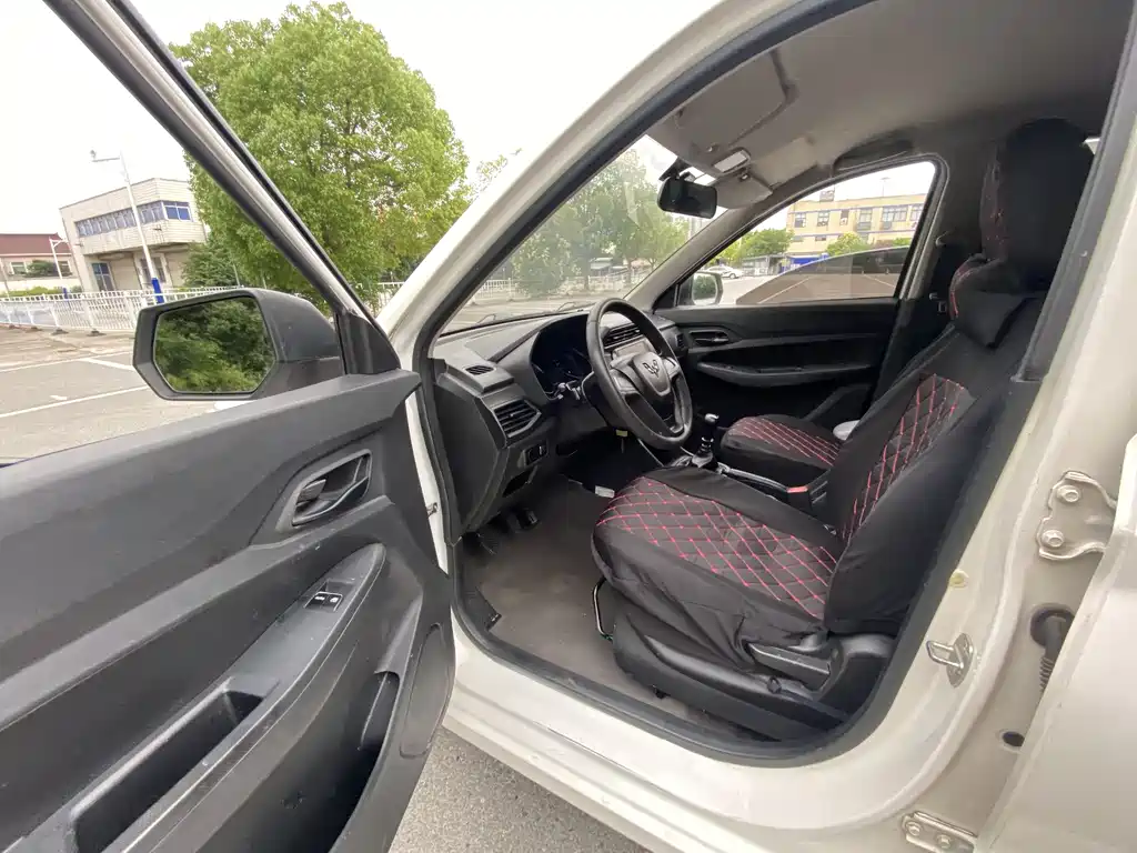 Wuling Hongguang 1.5 L S Basic LAR