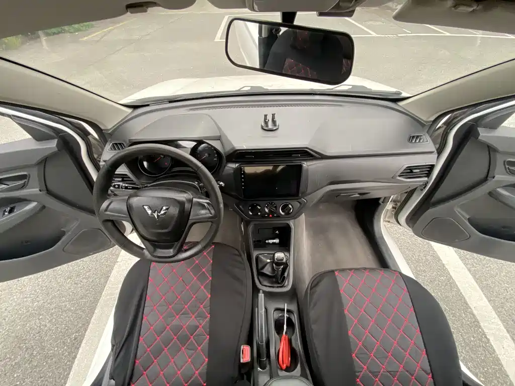 Wuling Hongguang 1.5 L S Basic LAR