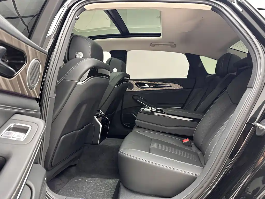 Hongqi H9 2.0 T Connected Flagship Enjoyment