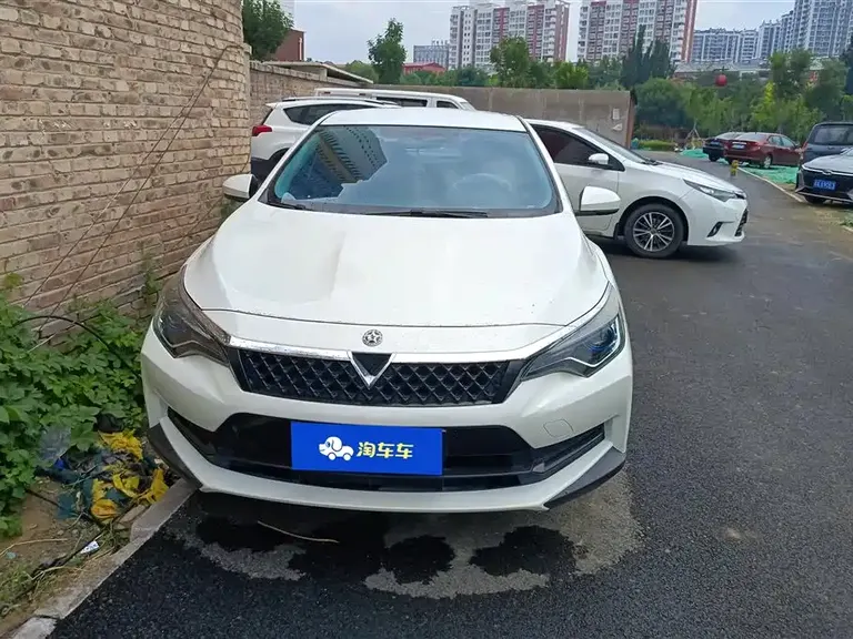 Venucia D60 1.6 L Entry Manual Comfort Enjoyment