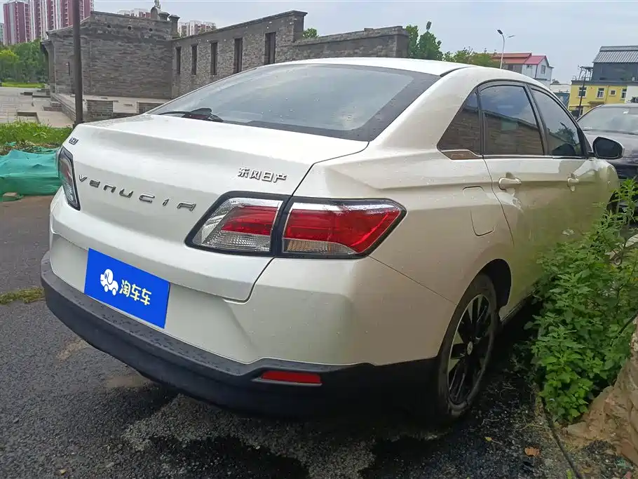 Venucia D60 1.6 L Entry Manual Comfort Enjoyment