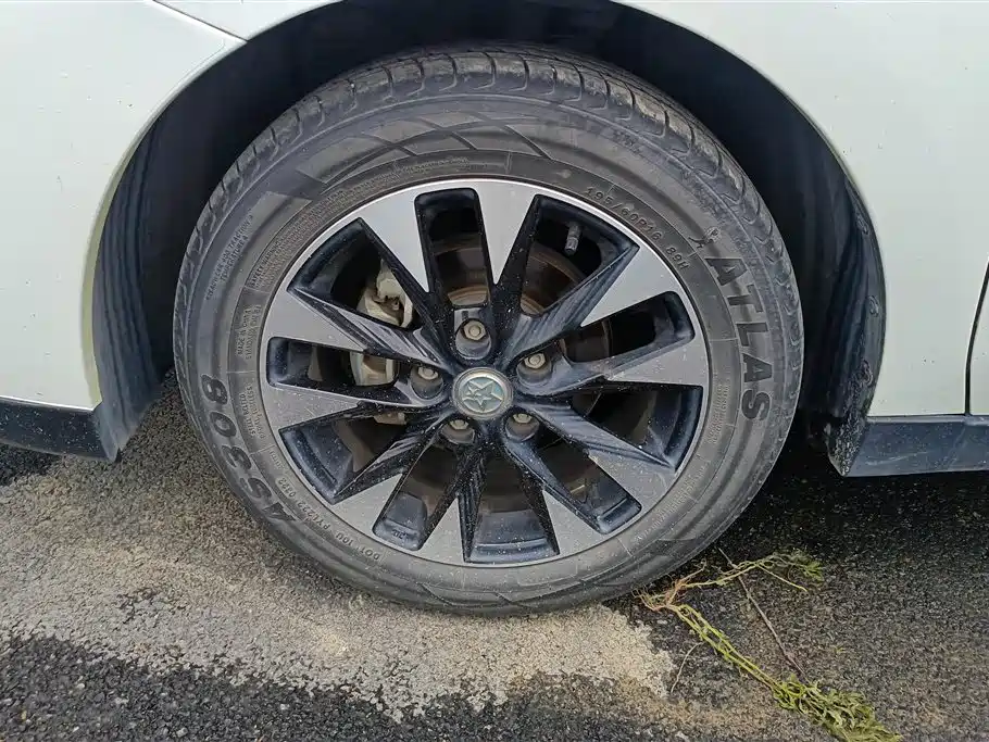 Venucia D60 1.6 L Entry Manual Comfort Enjoyment