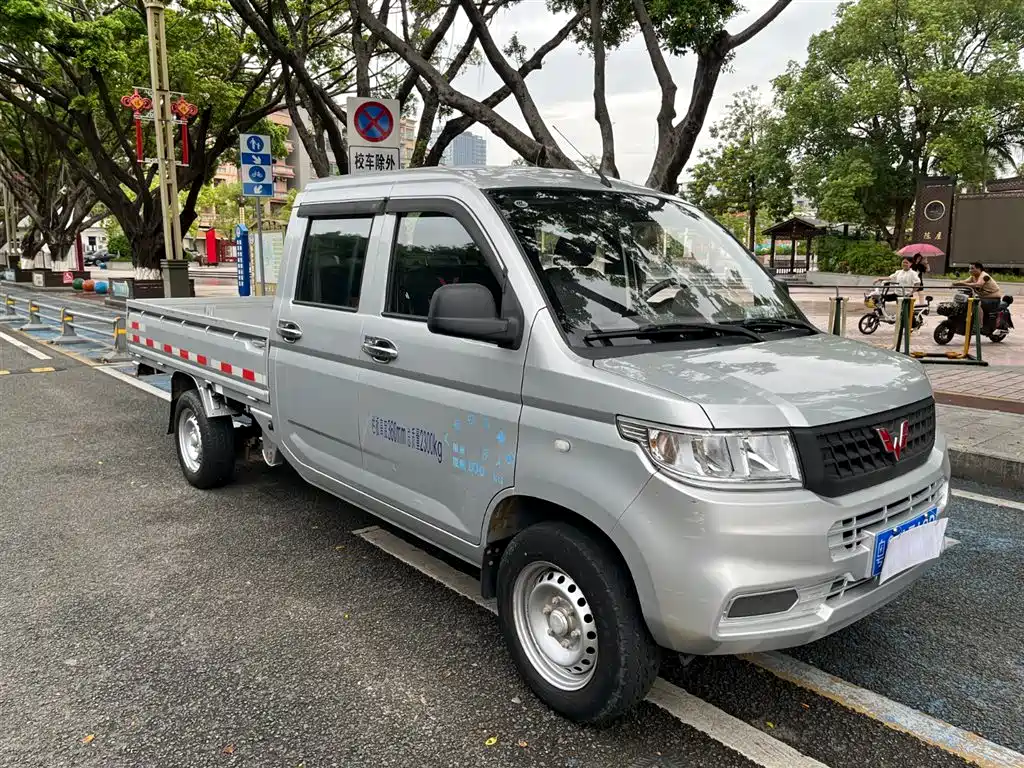 Wuling Rongguang New Truck 五菱荣光新卡 2023款 1.5 L双排基本型LAR