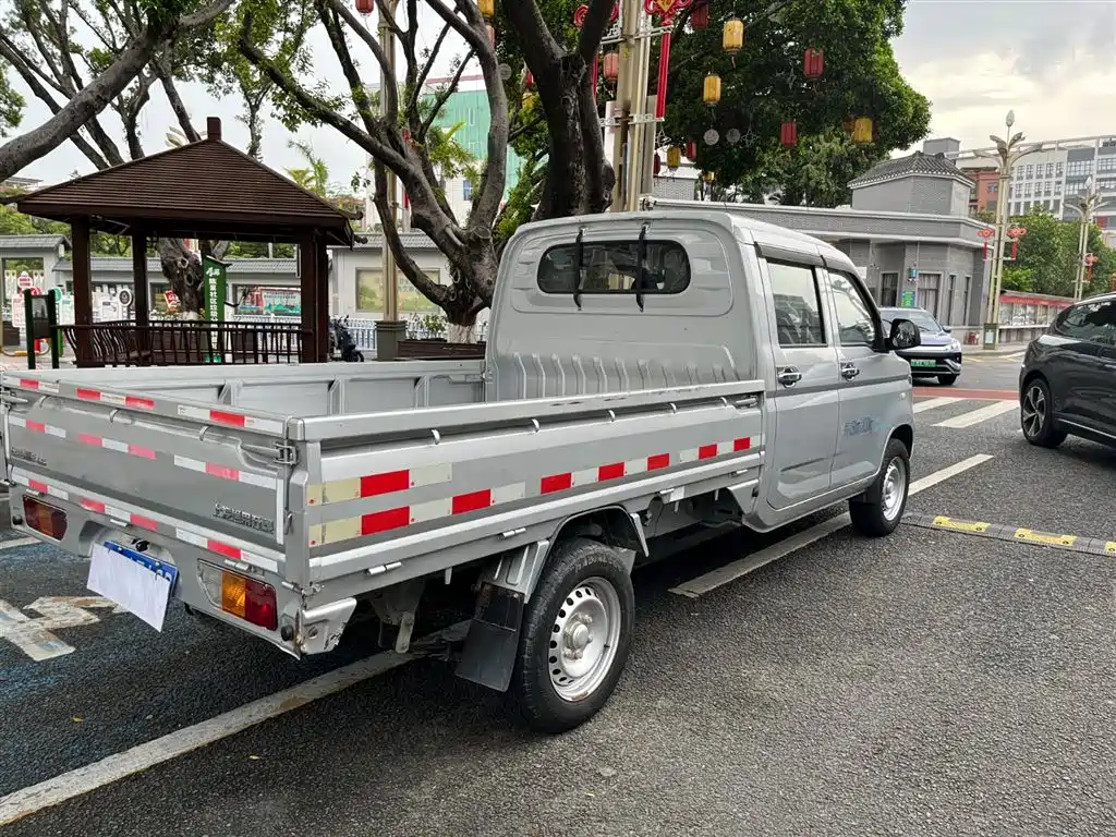 Wuling Rongguang New Truck 五菱荣光新卡 2023款 1.5 L双排基本型LAR
