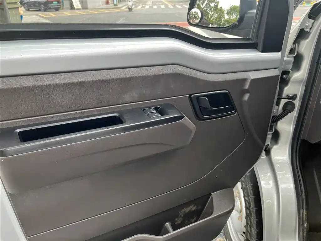 Wuling Rongguang New Truck 五菱荣光新卡 2023款 1.5 L双排基本型LAR