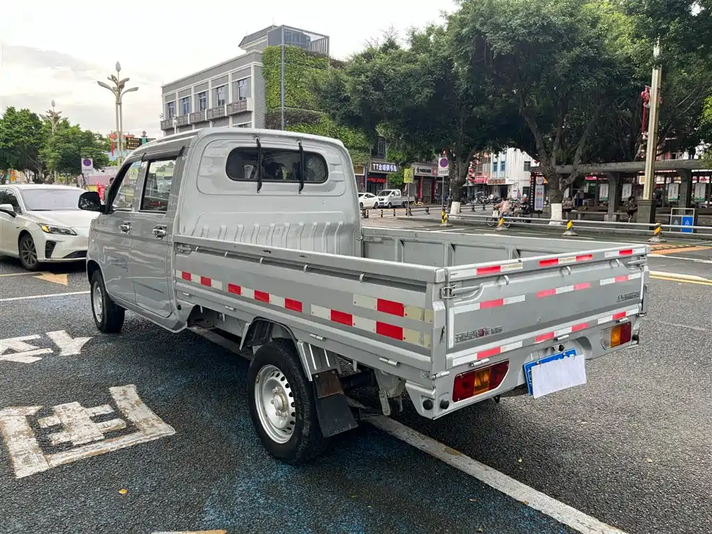 Wuling Rongguang New Truck 五菱荣光新卡 2023款 1.5 L双排基本型LAR