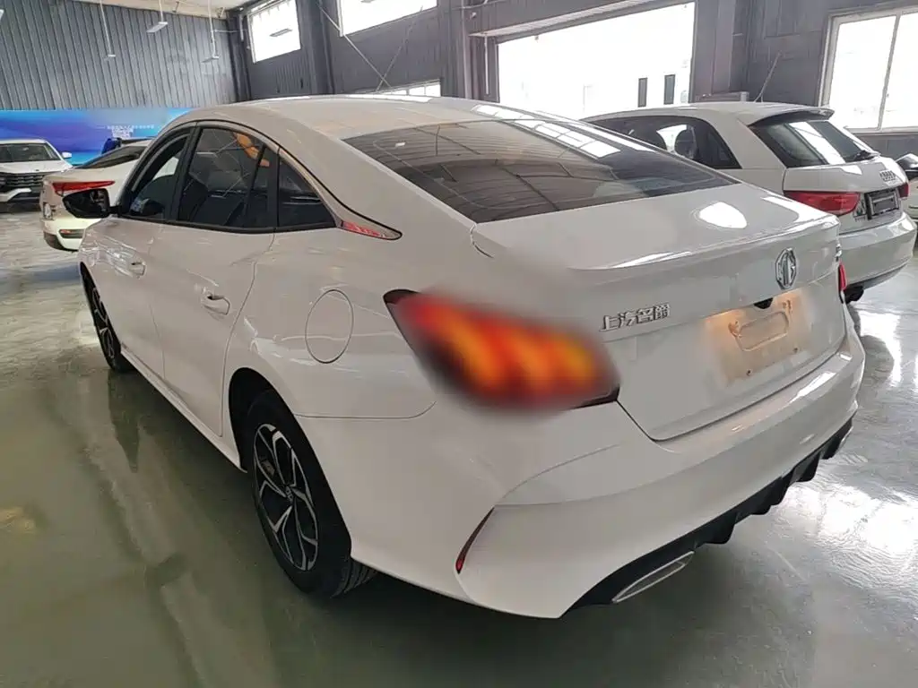 MG5 180 DVVT CVT Luxury