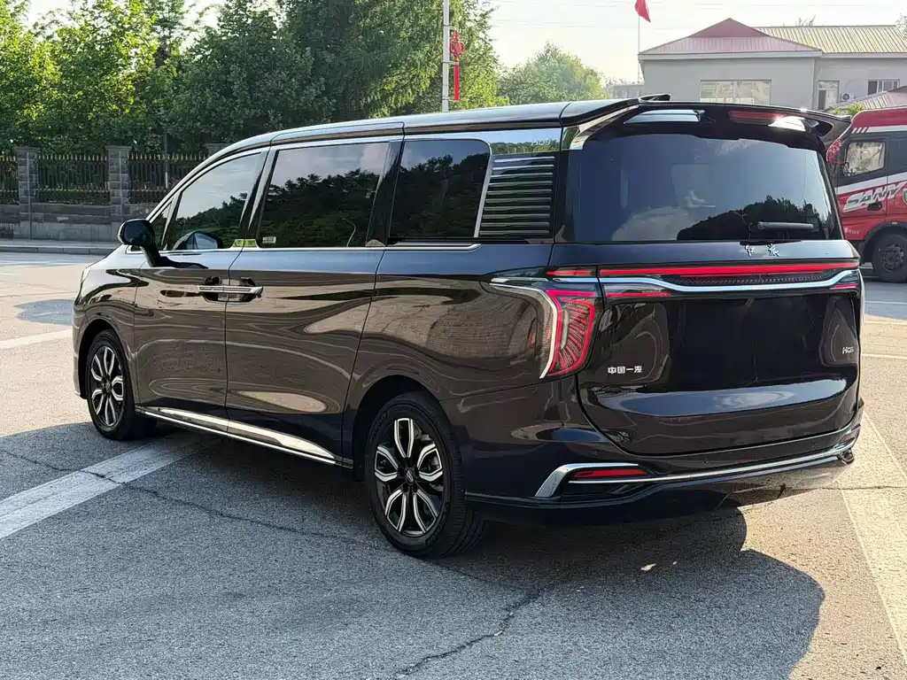Hongqi HQ9 2.0 T Connected Flagship