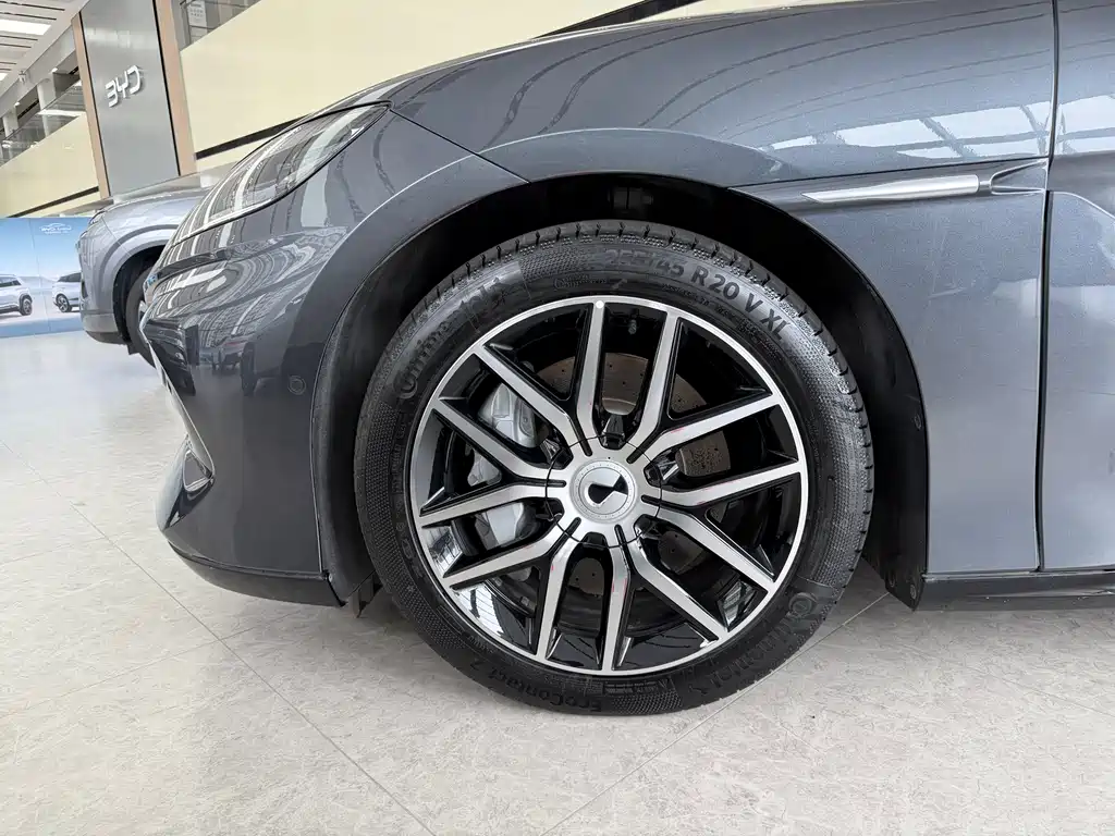 Denza Z9 1100 km 4 WD Max