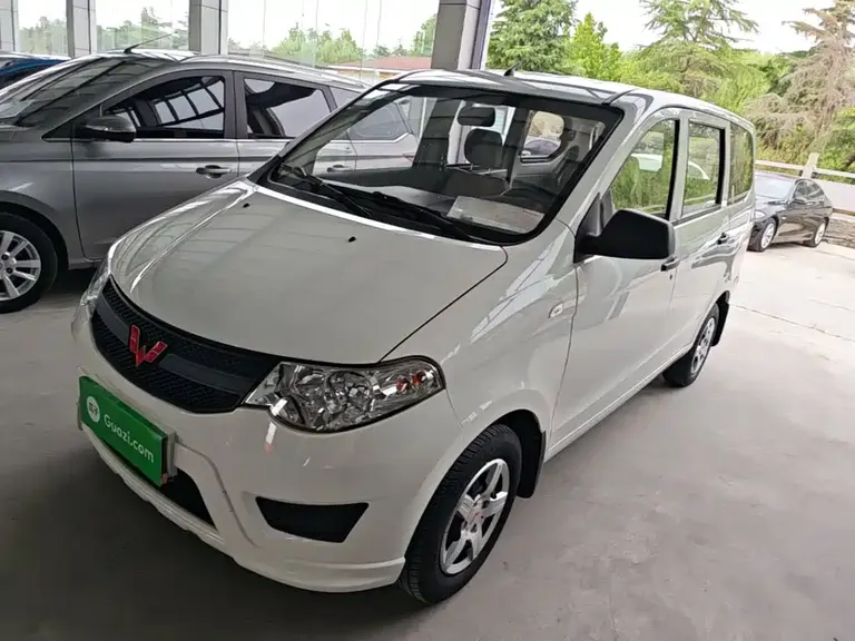 Wuling Hongguang 1.2 L S Basic CN-VI LSI