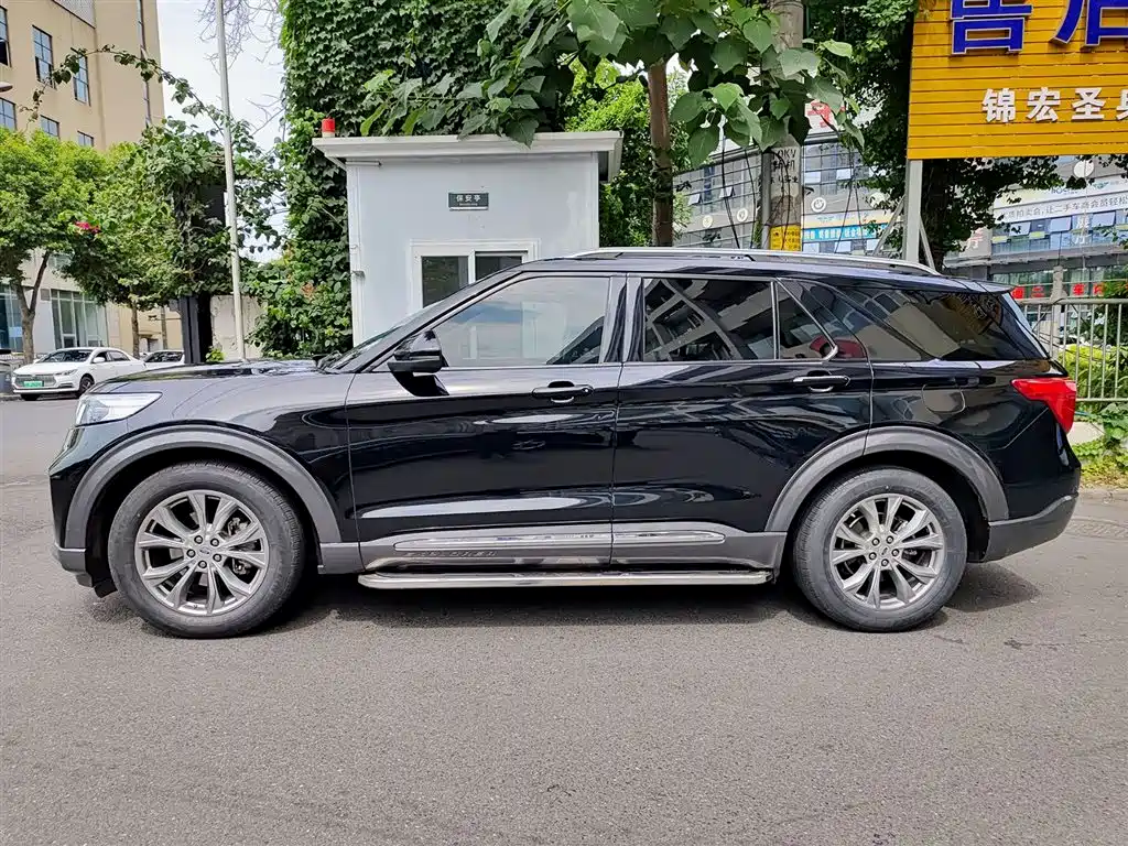 Explorer EcoBoost 285 RWD Style 7-seat