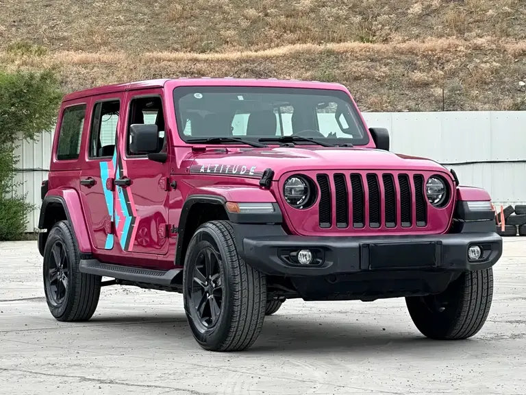 Jeep Wrangler 牧马人 2022款 2.0 T 高地巴哈马沙滩粉特别版