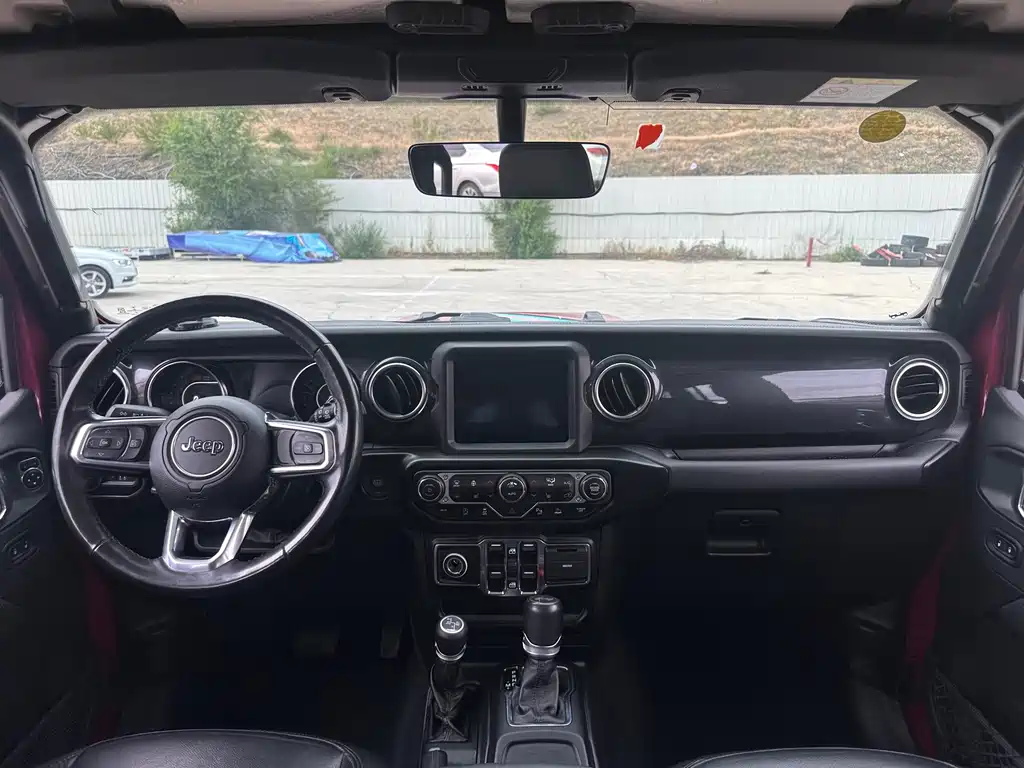 Wrangler 牧马人 2022款 2.0 T 高地巴哈马沙滩粉特别版