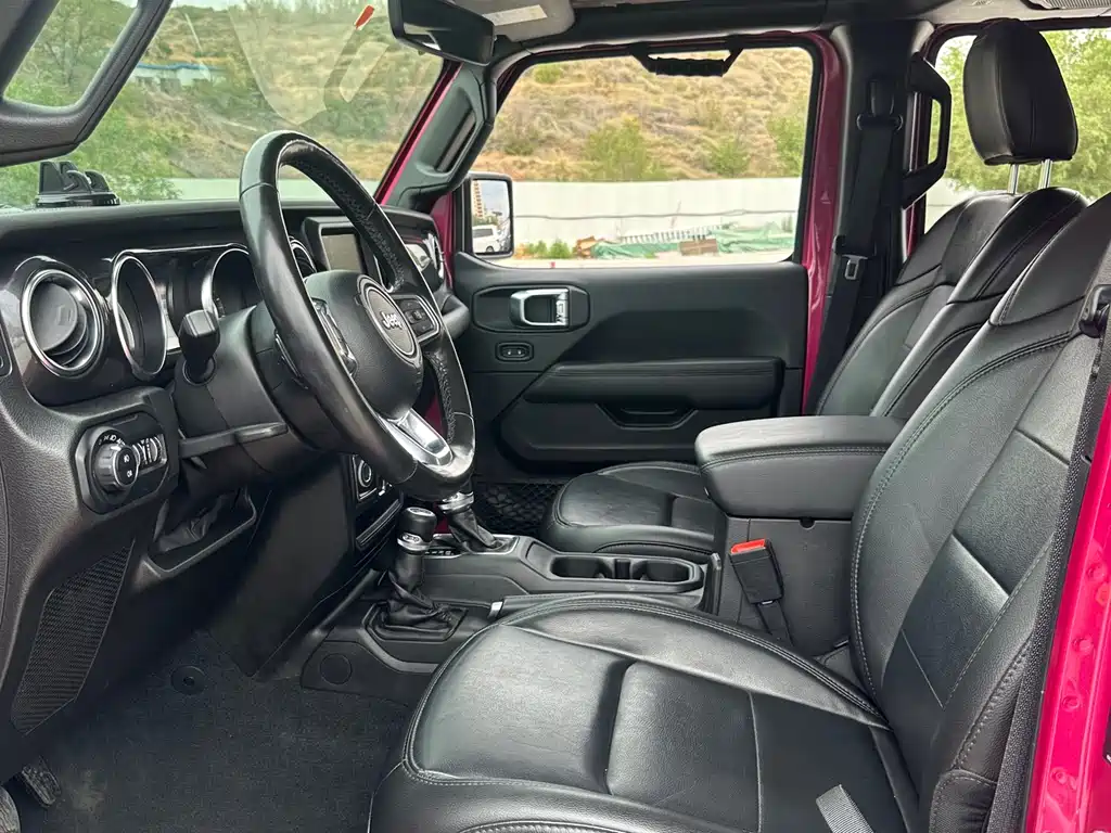 Wrangler 牧马人 2022款 2.0 T 高地巴哈马沙滩粉特别版