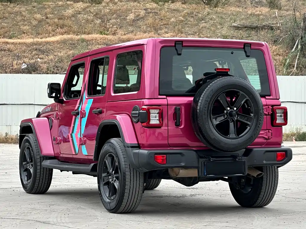 Wrangler 牧马人 2022款 2.0 T 高地巴哈马沙滩粉特别版