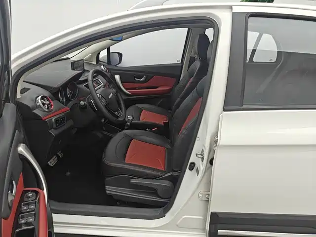 Haval H1 哈弗H1 2016款 改款 蓝标 1.5 L AMT豪华型
