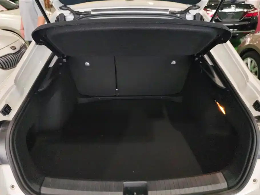 Lamando Lamando L 280 TSI DSG Dazzle Hot