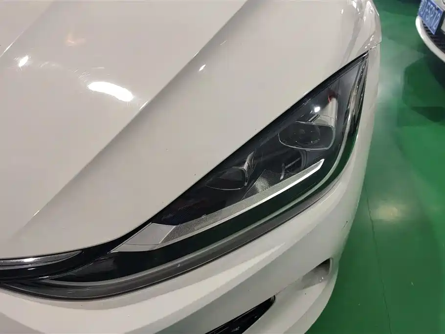 Lamando Lamando L 280 TSI DSG Dazzle Hot