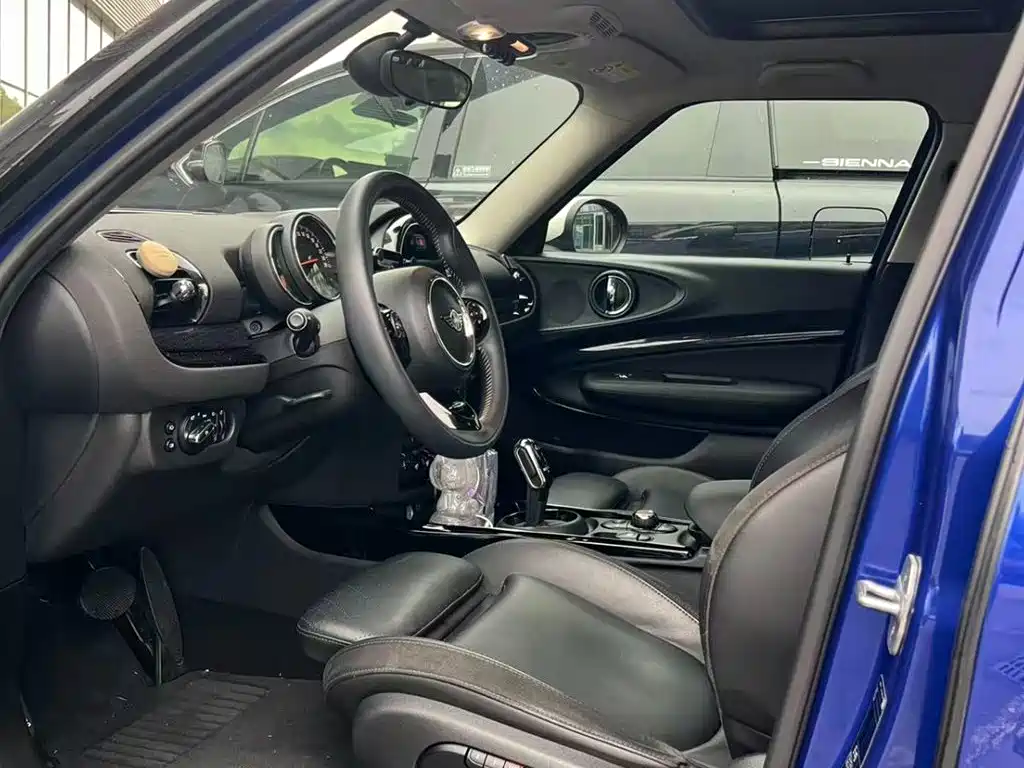 MINI CLUBMAN 1.5 T COOPER Connoisseur