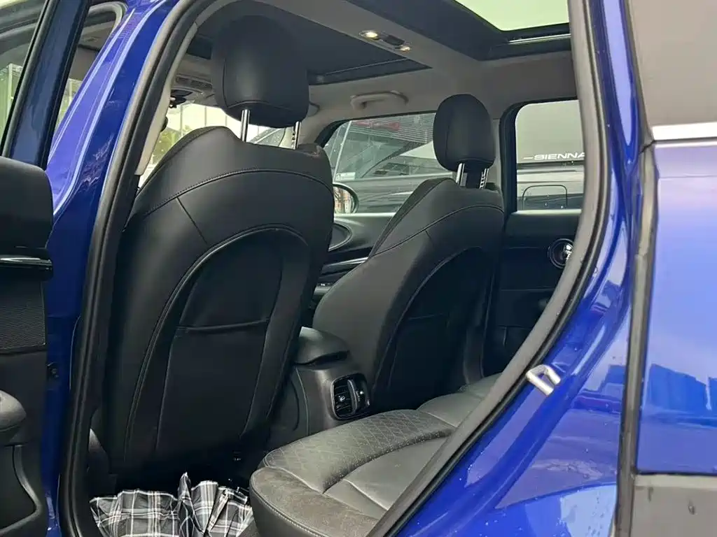 MINI CLUBMAN 1.5 T COOPER Connoisseur