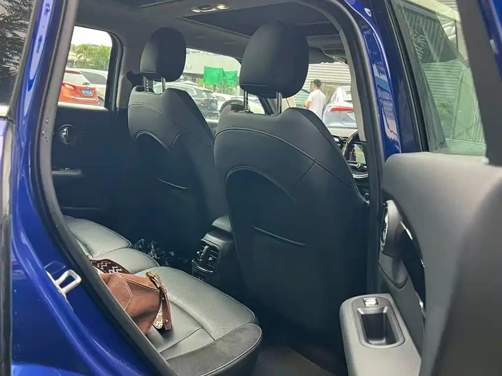 MINI CLUBMAN 1.5 T COOPER Connoisseur