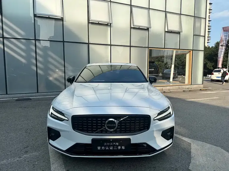 Volvo S60 沃尔沃S60 2024款 B5 智雅运动版