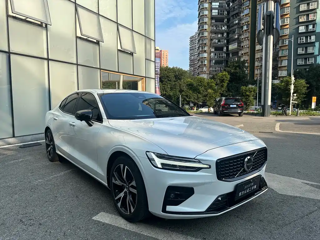 Volvo S60 沃尔沃S60 2024款 B5 智雅运动版
