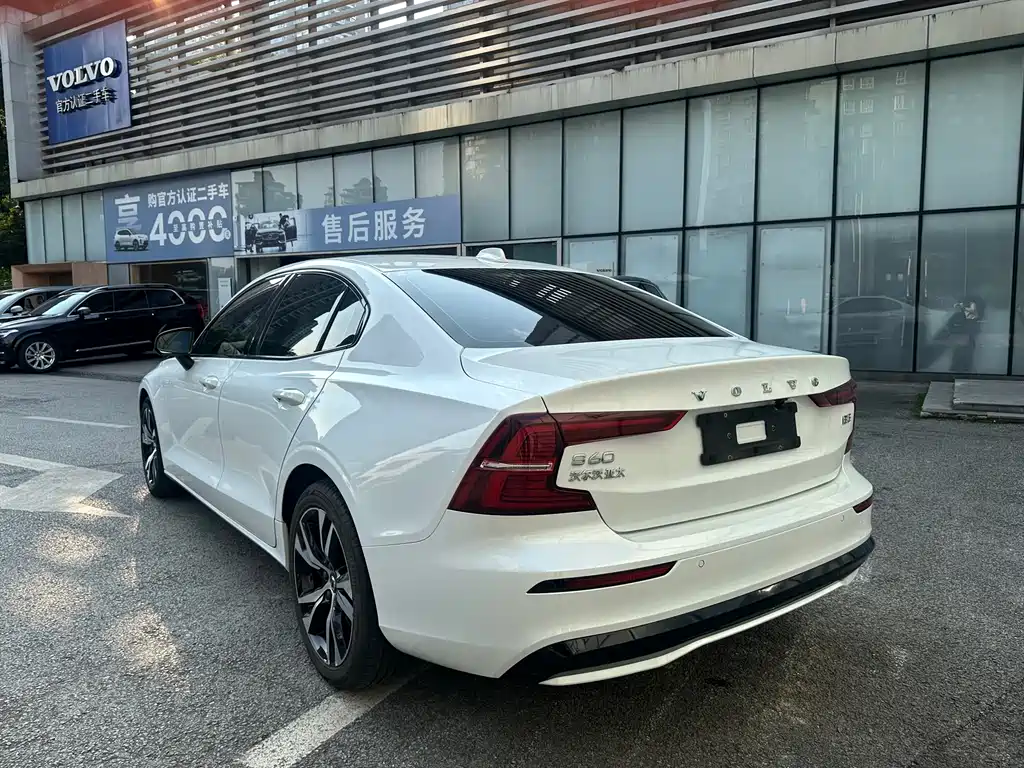 Volvo S60 沃尔沃S60 2024款 B5 智雅运动版