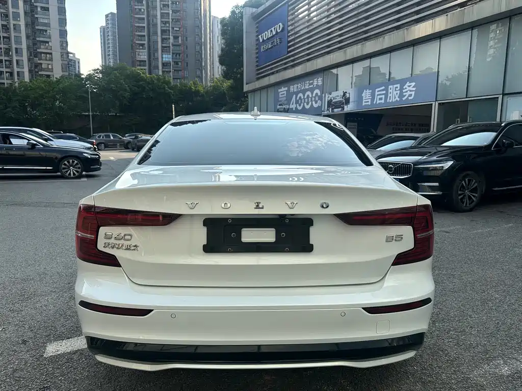 Volvo S60 沃尔沃S60 2024款 B5 智雅运动版