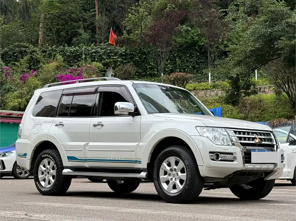 Pajero (Import) 帕杰罗进口 2019款 3.0 L 自动尊贵版