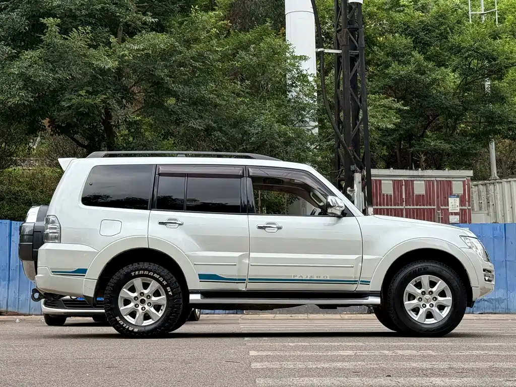 Pajero (Import) 帕杰罗进口 2019款 3.0 L 自动尊贵版