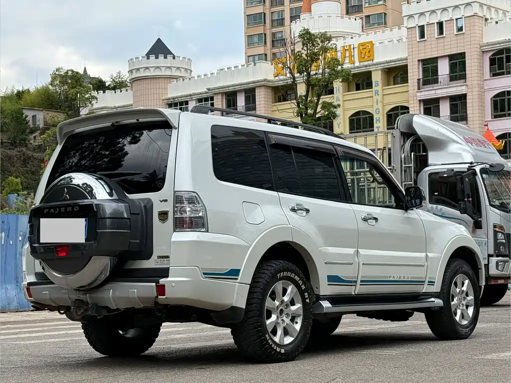 Pajero (Import) 帕杰罗进口 2019款 3.0 L 自动尊贵版