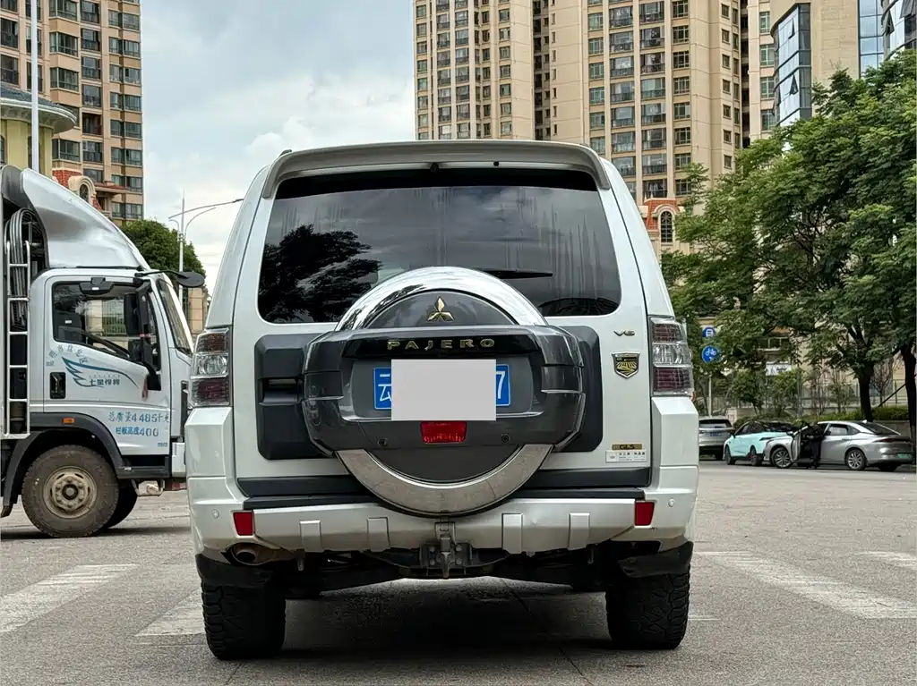Pajero (Import) 帕杰罗进口 2019款 3.0 L 自动尊贵版