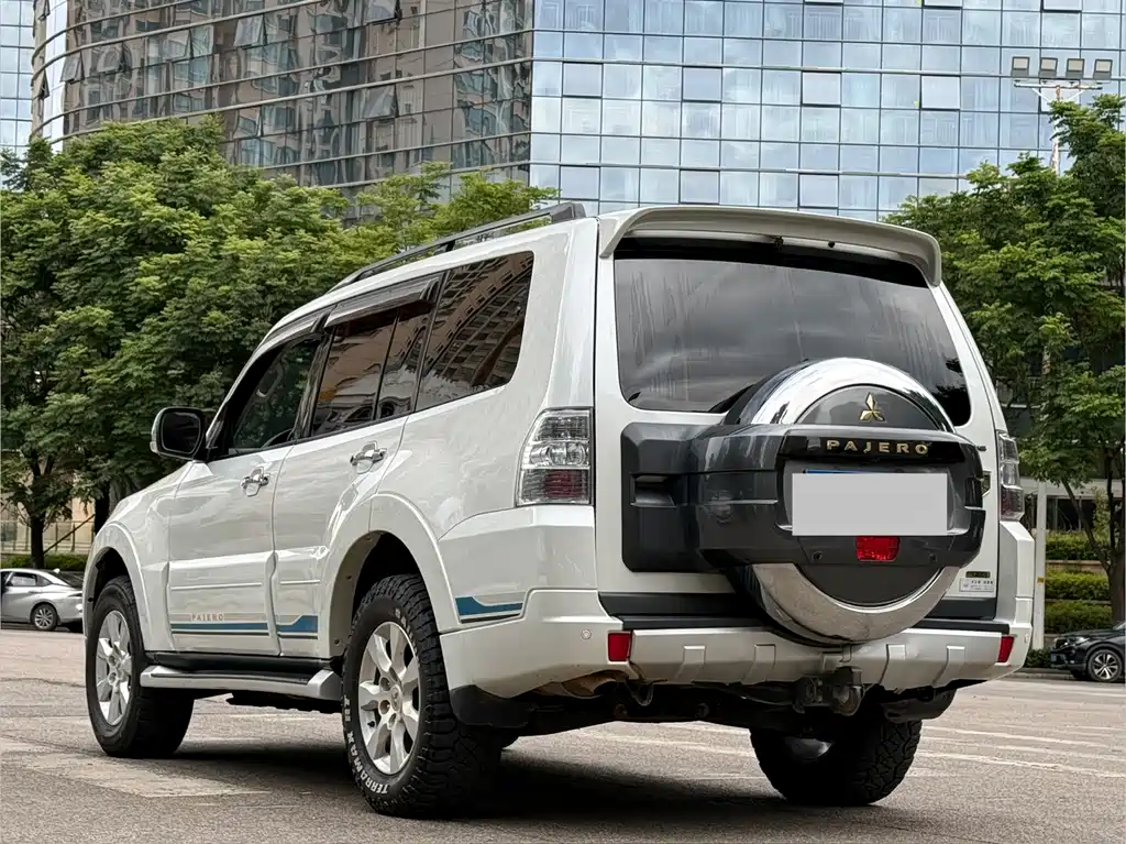 Pajero (Import) 帕杰罗进口 2019款 3.0 L 自动尊贵版