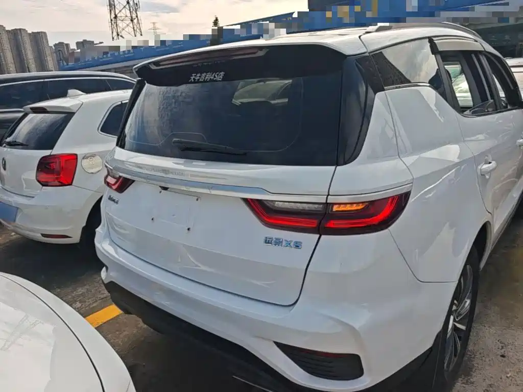 Vision X6 1.4 T CVT Distinguished
